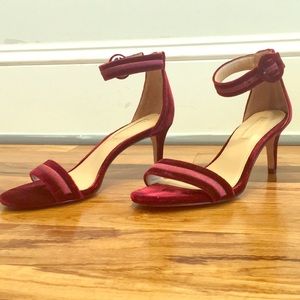 Antonio Melani size 7 Red velvet heel